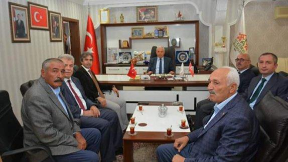 İl Milli Eğitim Müdürümüz Sayın Yusuf TÜFEKÇİ ve Beraberindeki Heyet İlçe Milli Eğitim Müdürümüz Sayın Hasan KÖKREK İle Birlikte Belediye Başkanımız Sayın Dede YILDIRIM’ı Ziyaret Ettiler