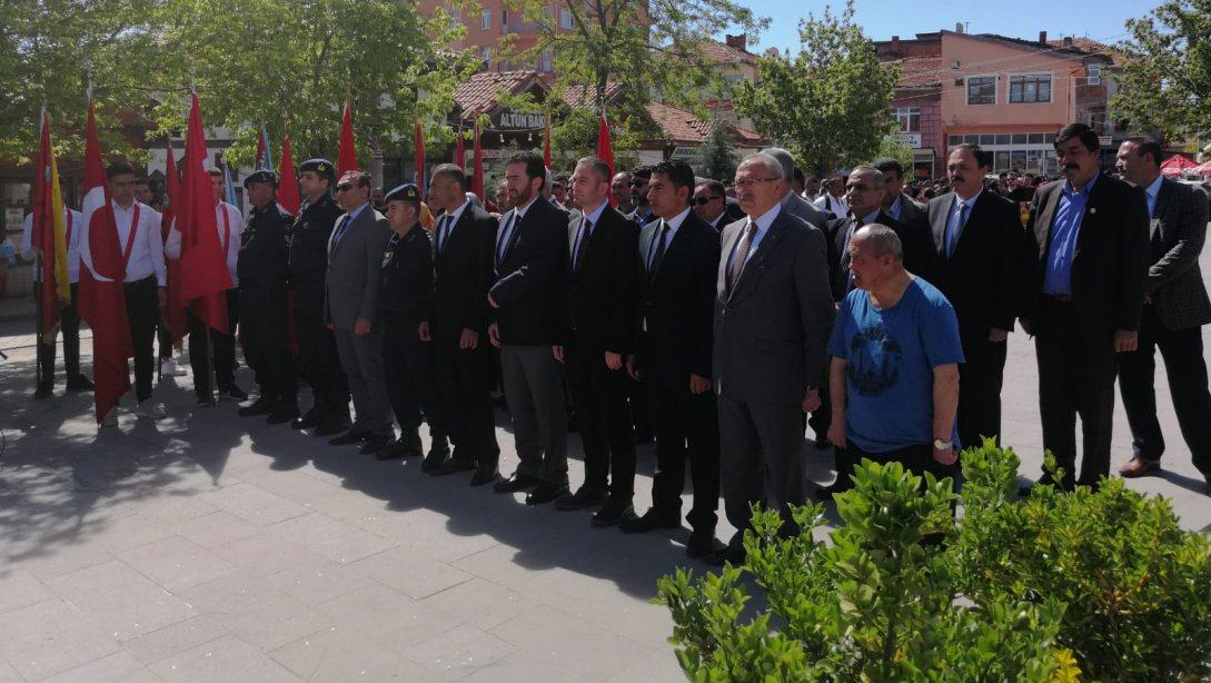 15 / 19 Mayıs Gençlik Haftası ve 19 Mayıs Atatürk'ü Anma, Gençlik ve Spor Bayramı'nın 100. Yıldönümü Kapsamında Çelenk Sunma Töreni ve Gençlik Yürüyüşü Yapıldı
