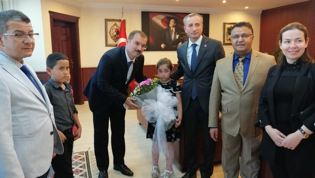 İlköğretim Haftası Kutlama Programı Kapsamında Mehmet Arifoğlu İlkokulu Öğrencileri Kaymakamımız Tekin ERDEMİR'i Ziyaret Ettiler