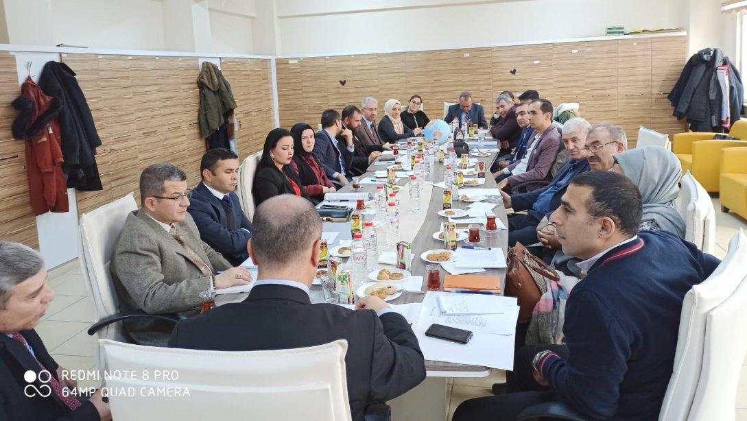 2019-2020 Eğitim Öğretim Yılı 2. Müdürler Kurulu Toplantısı İlçe Milli Eğitim Müdürümüz Erdoğan ÇAKMAK Başkanlığında Gerçekleştirilmiştir. 